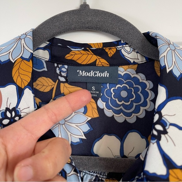 MODCLOTH | Undeniably Inspired Short Sleeve Blouse Small - Picture 4 of 6